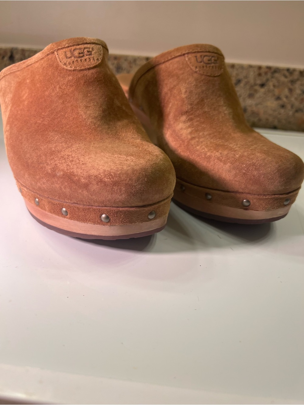 UGG Women's Size 8 Abbie Suede Clog Mules w/ 3” Heels in Chestnut - Picture 4 of 12